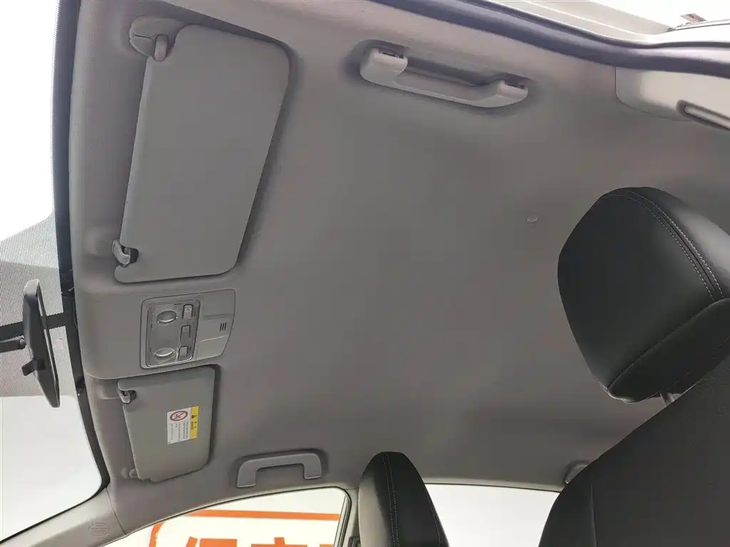 Toyota RAV4 2017 — фото 14