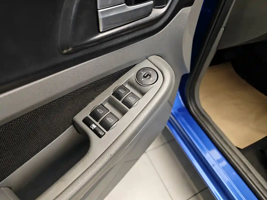 Ford Focus 2014 — фото 10