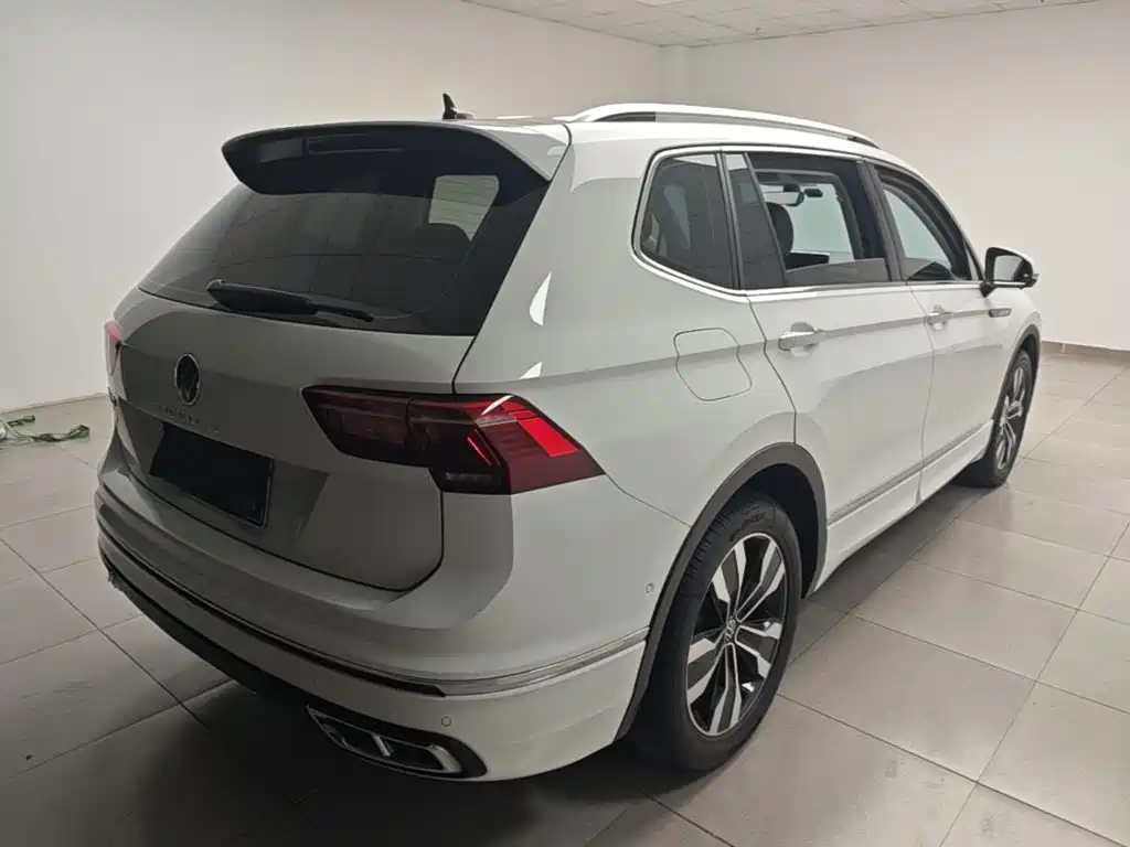 Volkswagen Tiguan L 2023 — фото 7