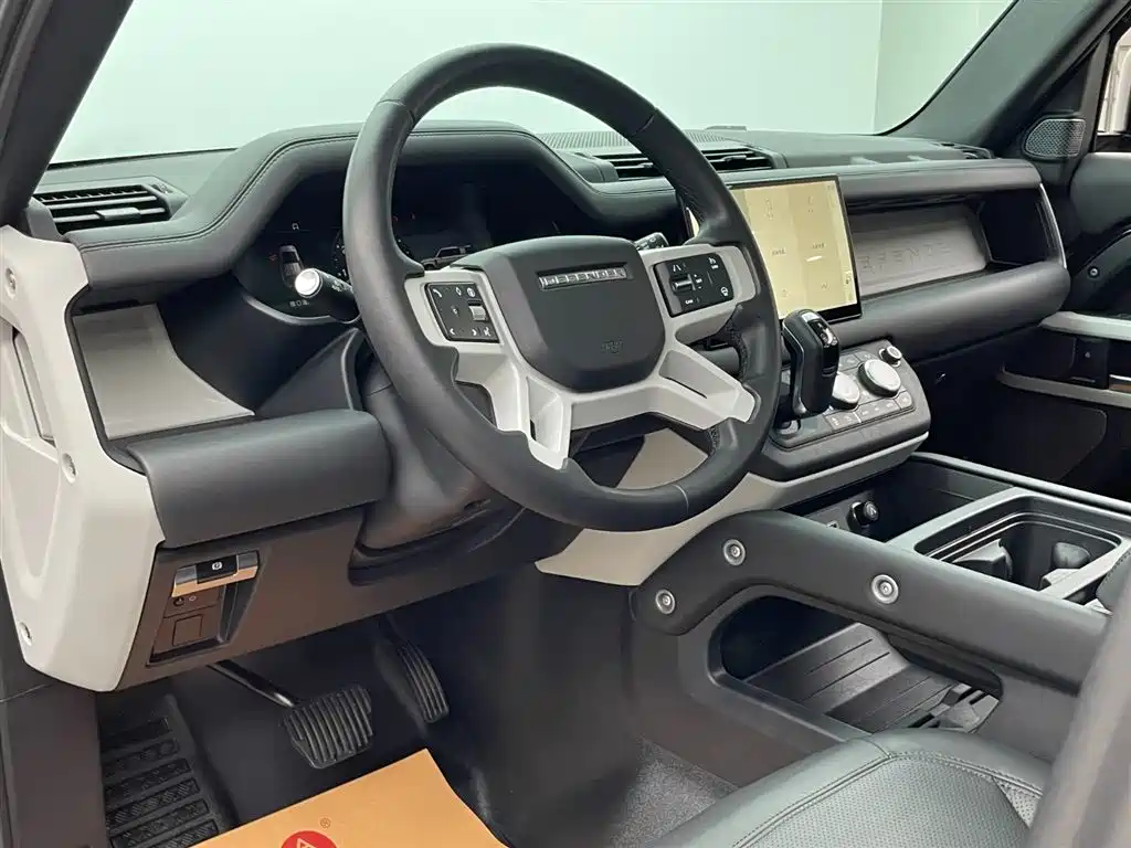 Land Rover Defender 2023 — фото 16