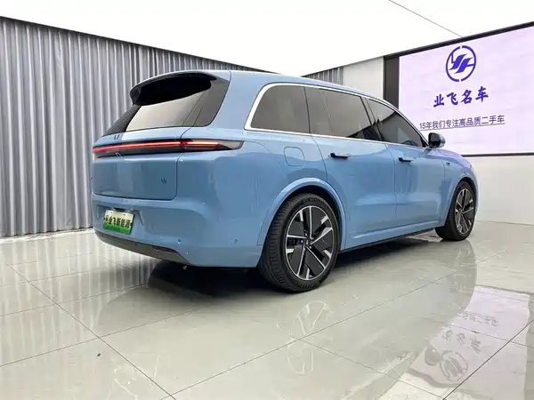 Li Auto L8 2025