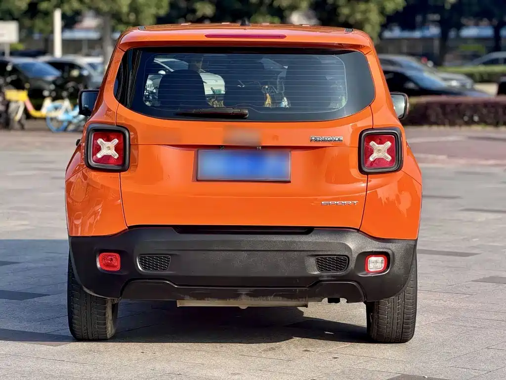 Jeep Renegade 2017 — фото 10