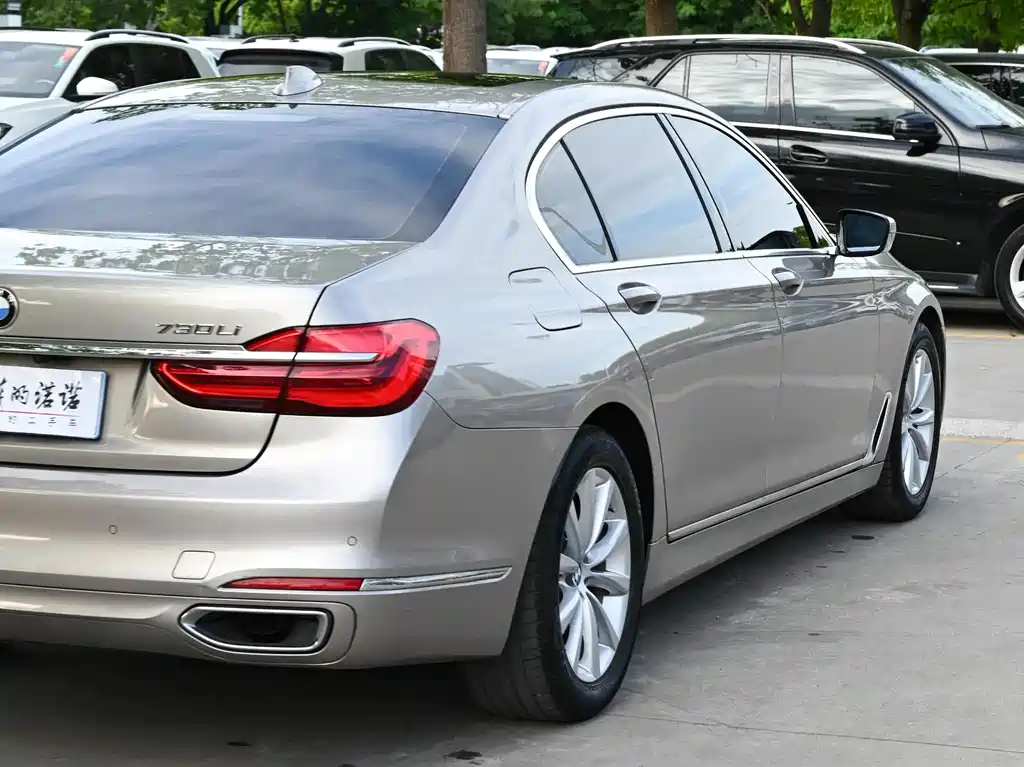 BMW 7 Series 2017 — фото 10
