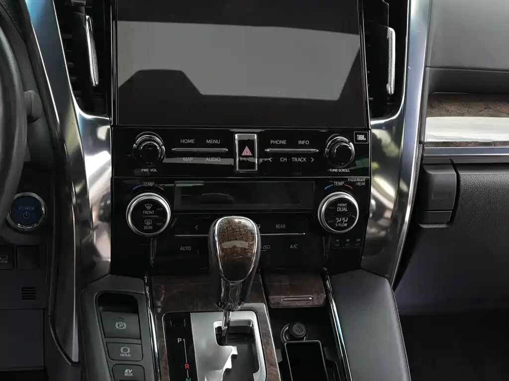 Toyota Vellfire 2023 — фото 12