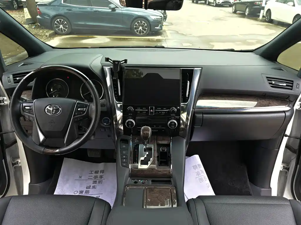 Toyota Vellfire 2023 — фото 11