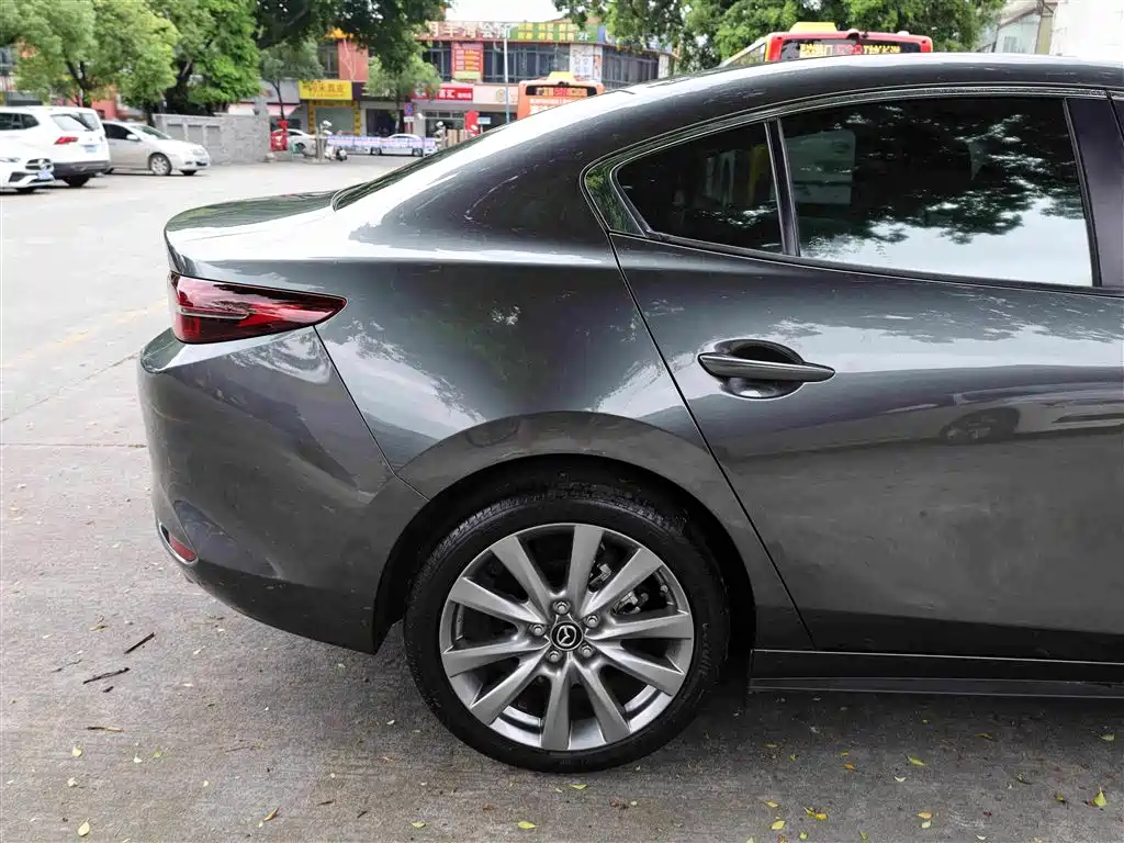 Mazda 3 Axela 2023 — фото 29
