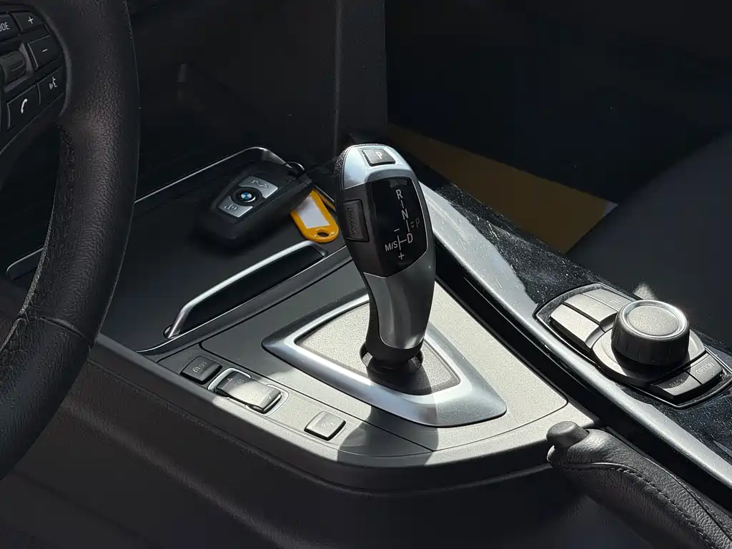 BMW 3 Series 2016 — фото 19
