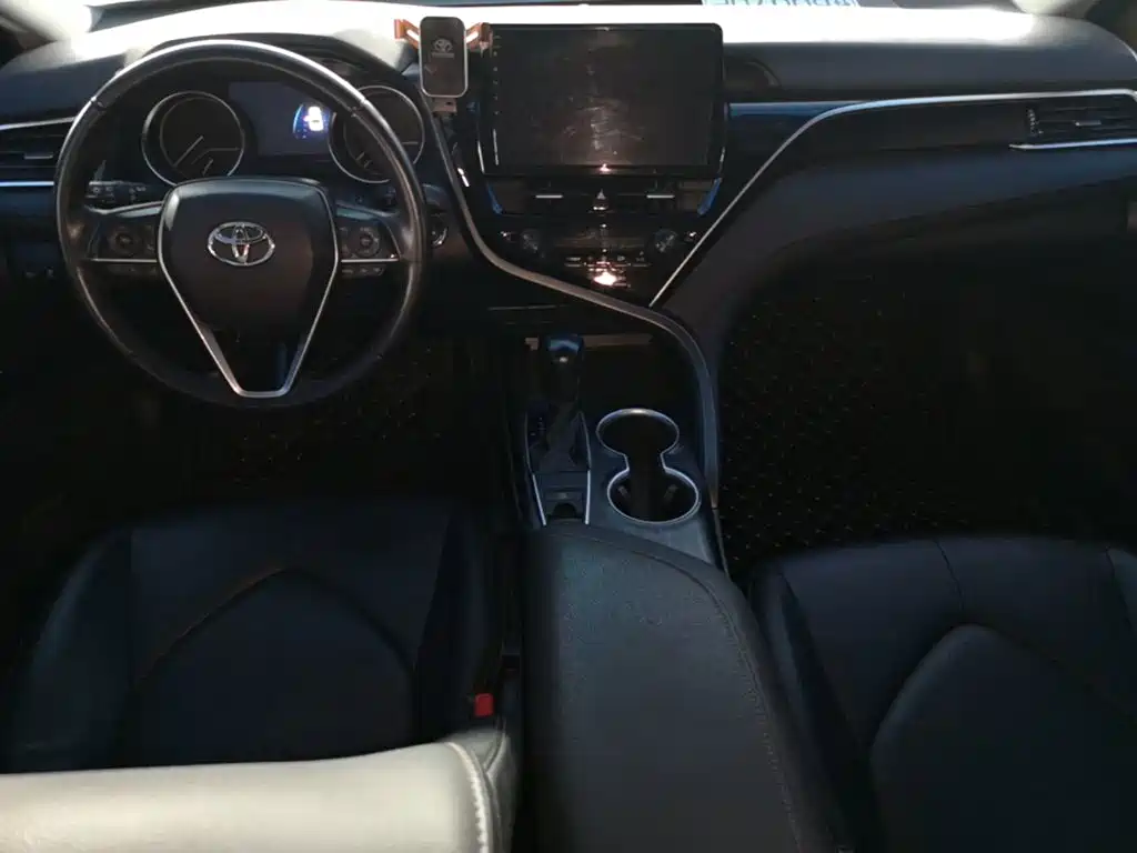 Toyota Camry 2022 — фото 10