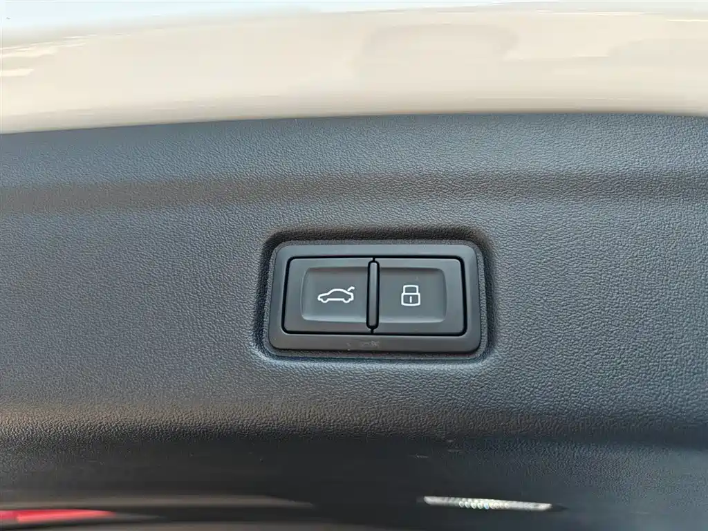 Audi Q6L e-tron 2025 — фото 15