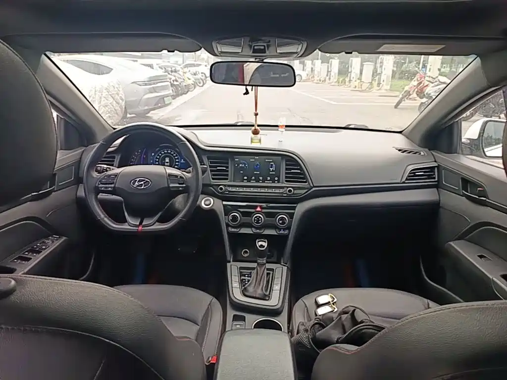 Hyundai Elantra 2020 — фото 10