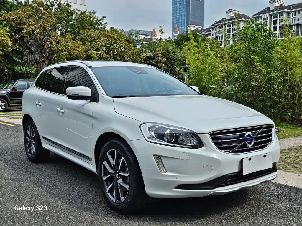 Volvo XC60 2017 — фото 3