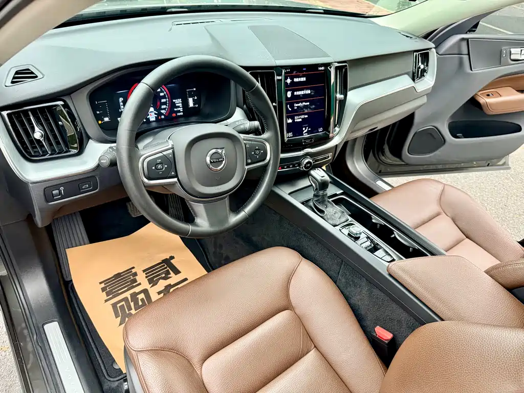 Volvo XC60 2019 — фото 10