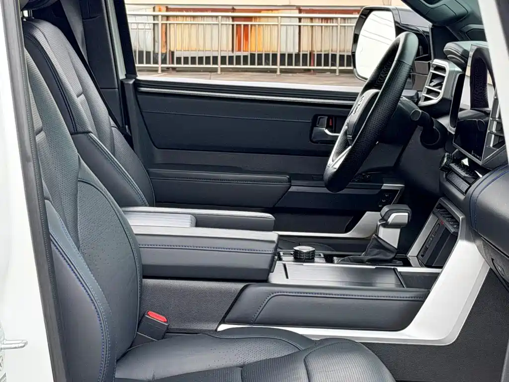 Toyota Sequoia 2023 — фото 10