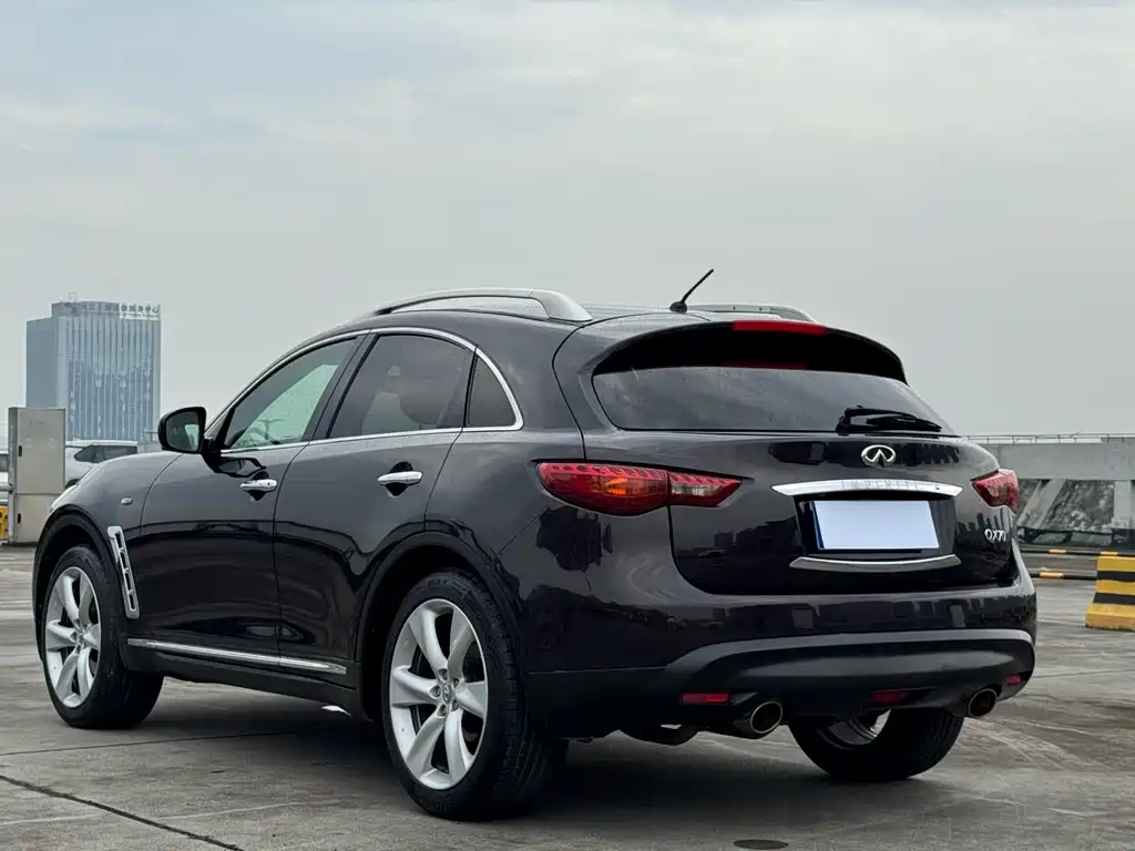 Infiniti QX70 2014 — фото 18