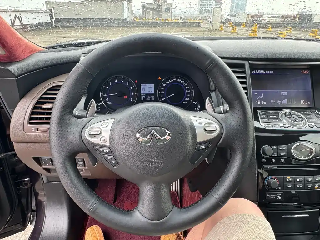 Infiniti QX70 2014 — фото 9