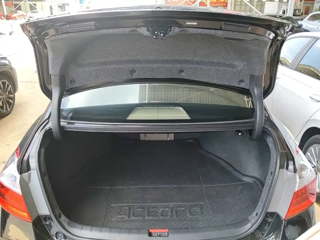 Honda Accord 2016 — фото 19