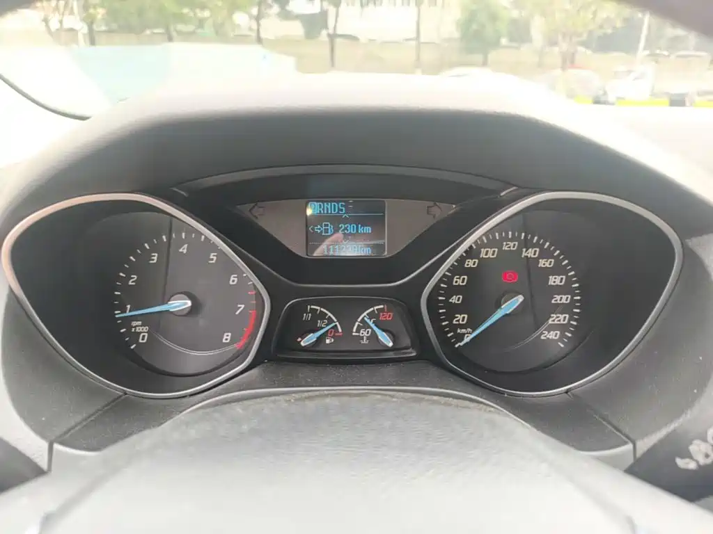 Ford Focus 2015 — фото 12