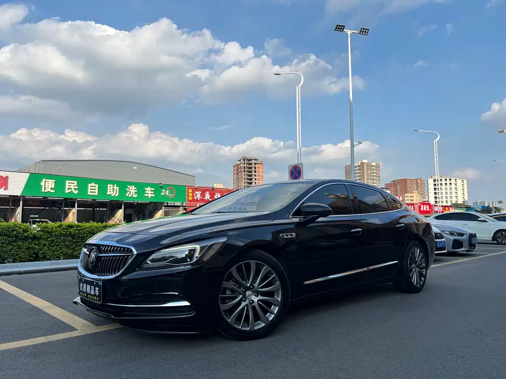 Buick LaCrosse 2018 — фото 1