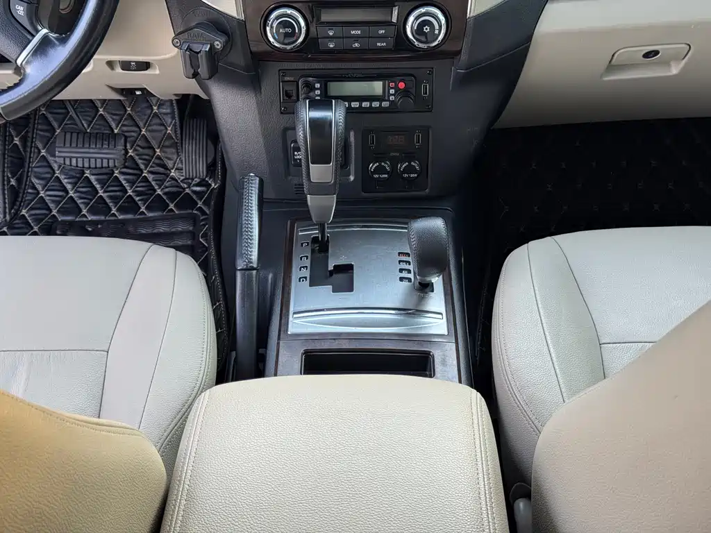 Mitsubishi Pajero 2018 — фото 18