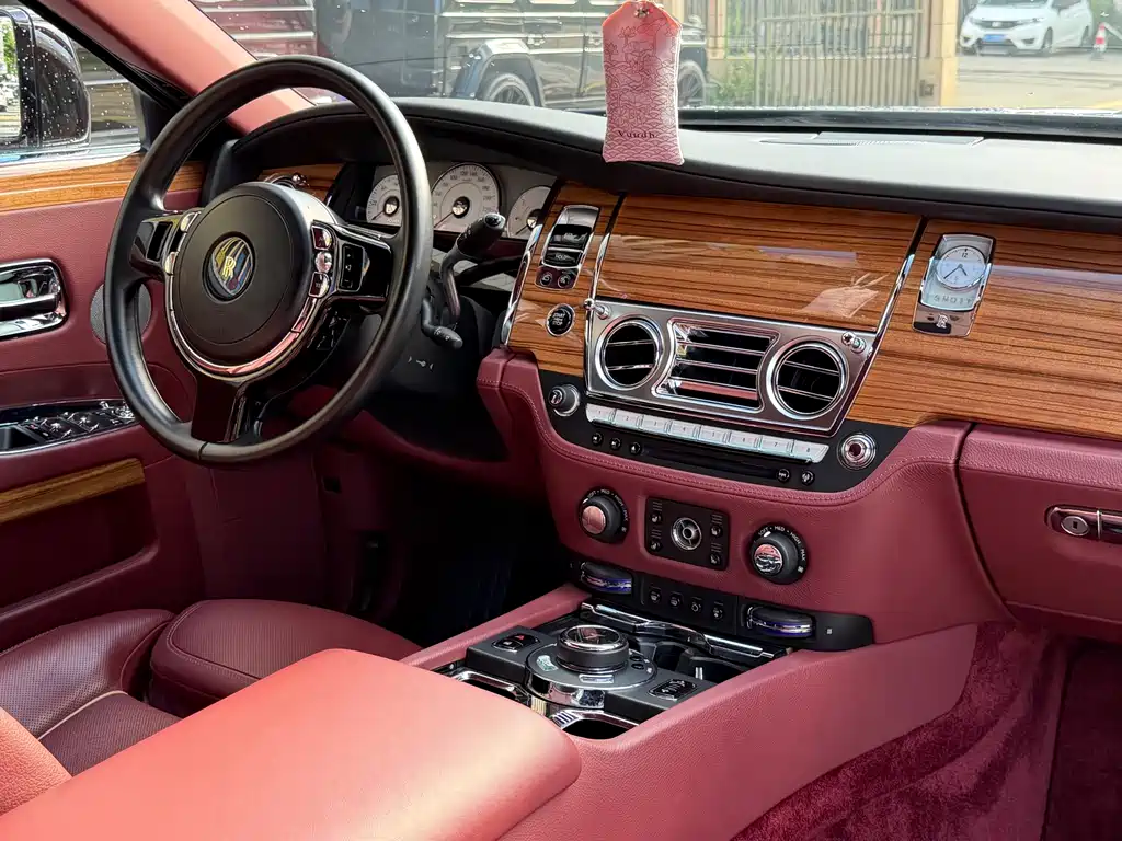 Rolls-Royce Ghost 2015