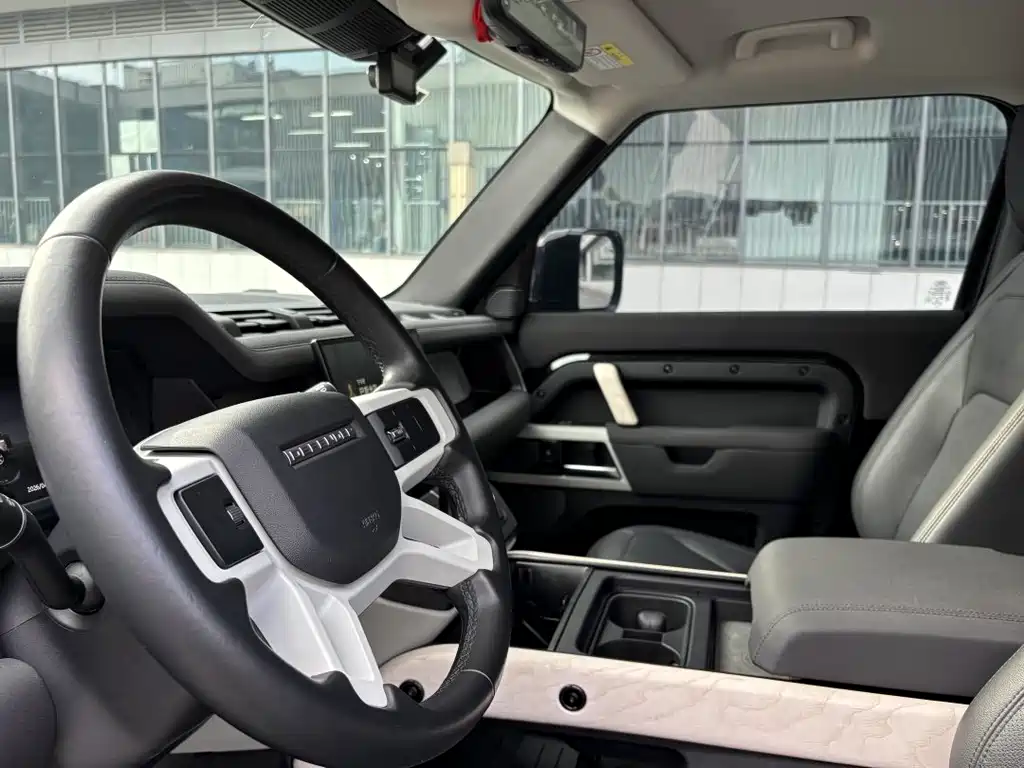 Land Rover Defender 2022
