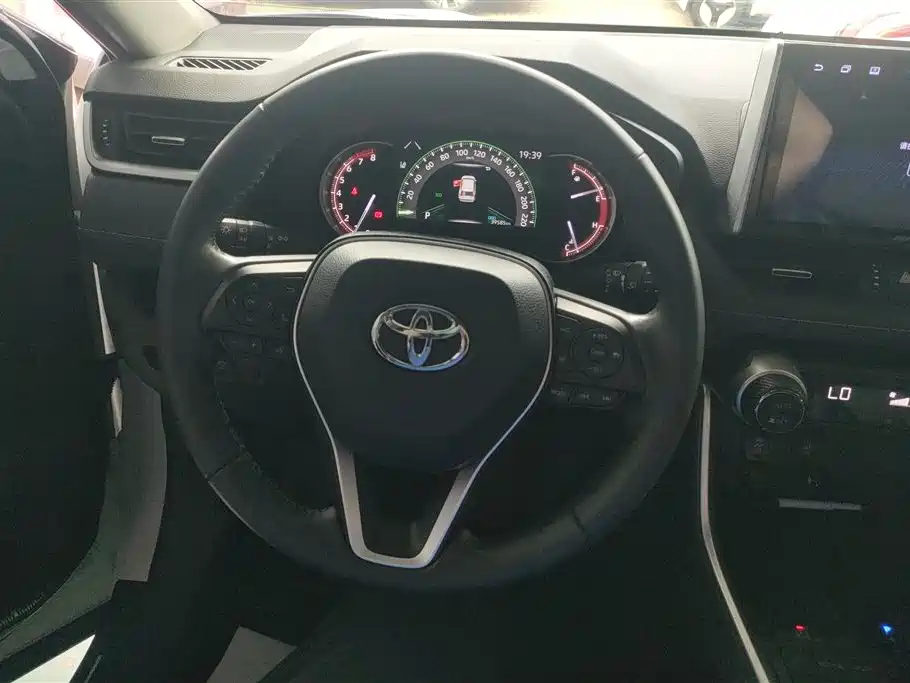 Toyota RAV4 2021 — фото 15