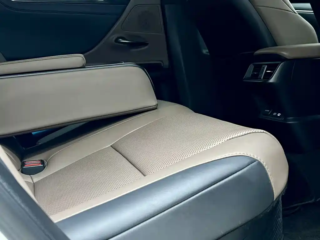 Lexus ES 2022 — фото 14