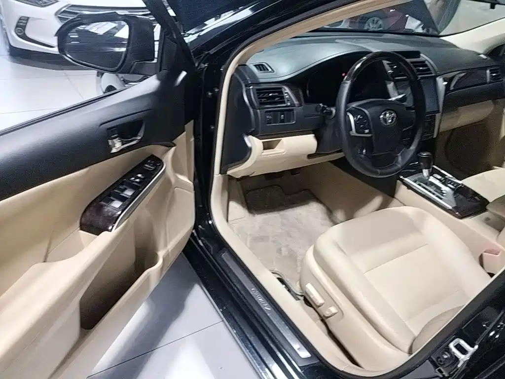 Toyota Camry 2016 — фото 16