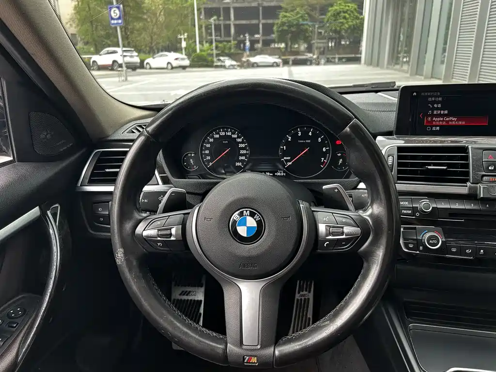 BMW 3 Series 2018 — фото 13