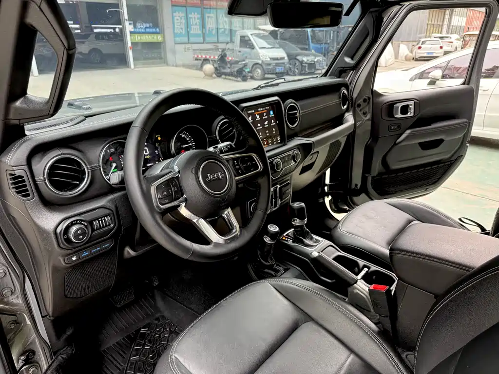 Jeep Wrangler PHEV 2022 — фото 17