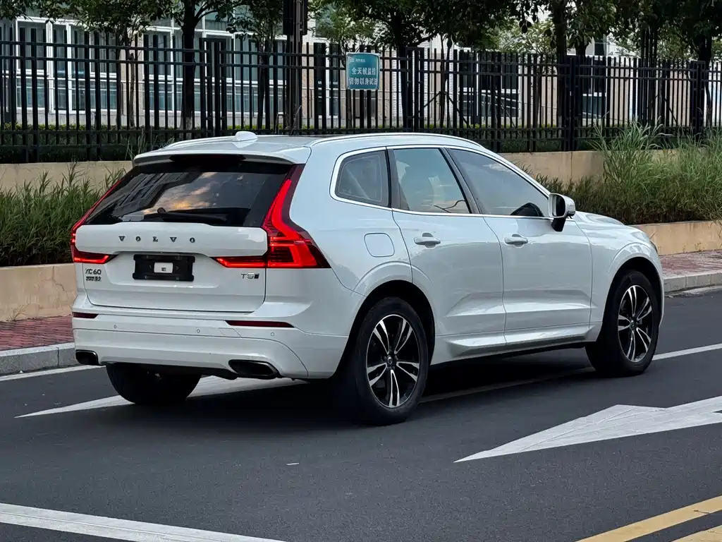 Volvo XC60 2019 — фото 20