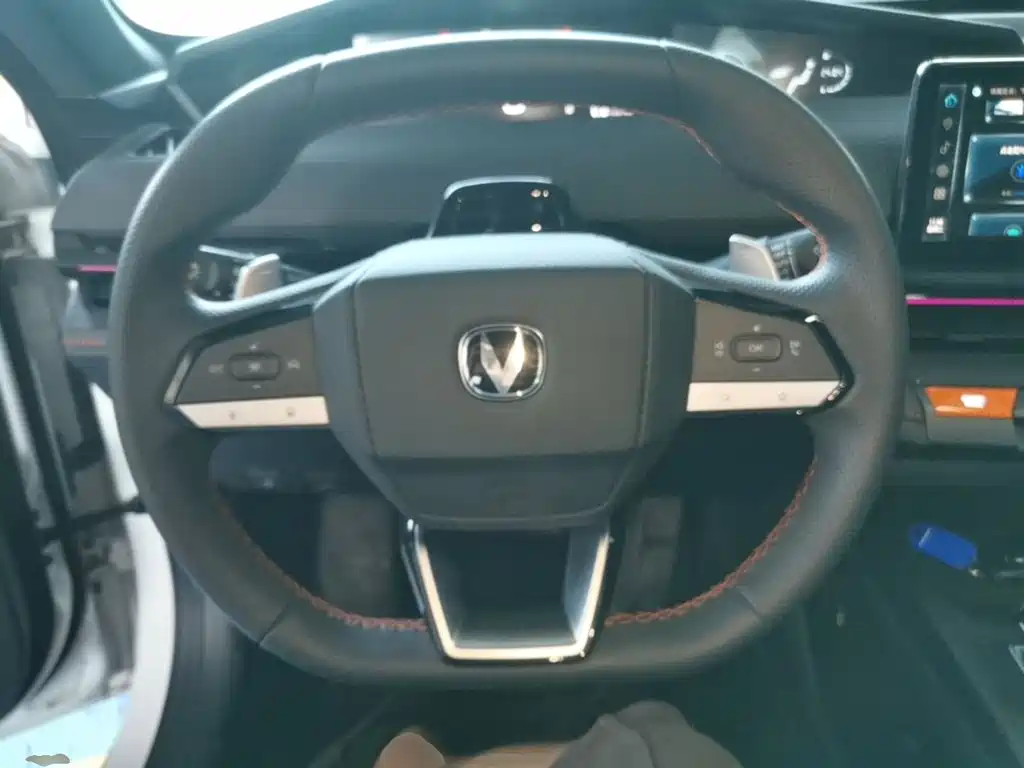 Changan UNI-V 2025 — фото 11