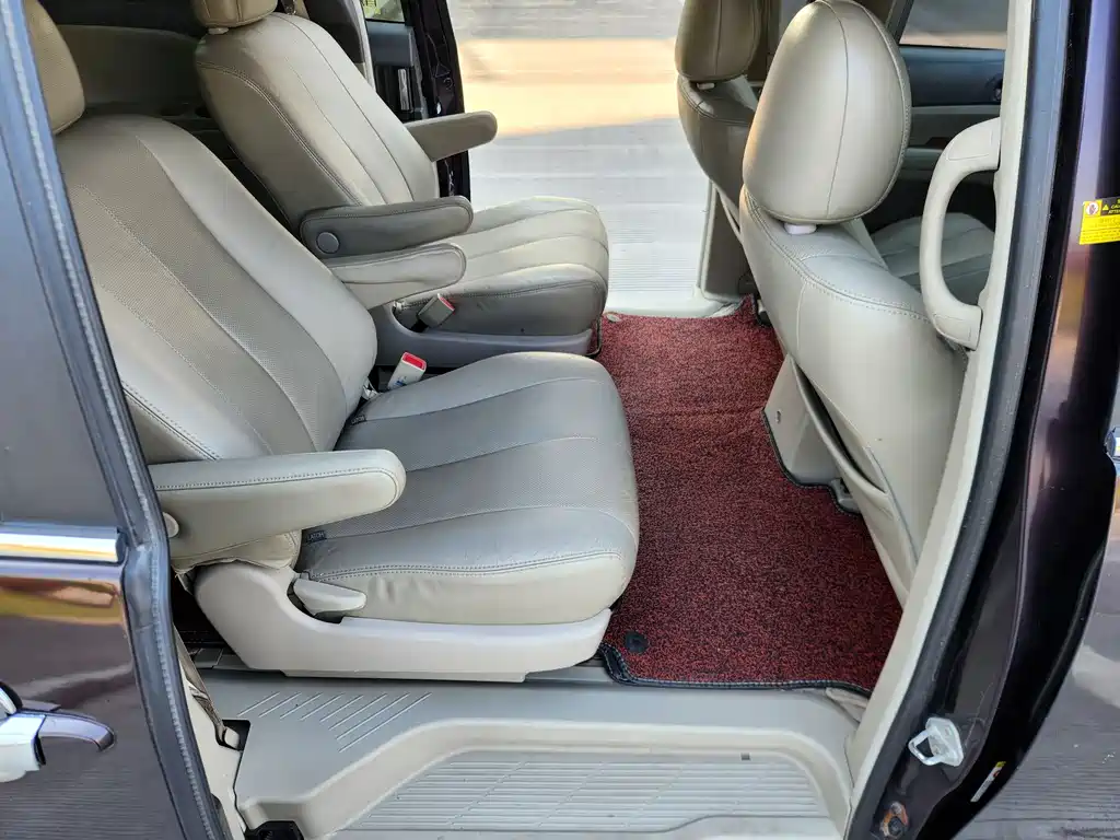 BYD M6 2013 — фото 13