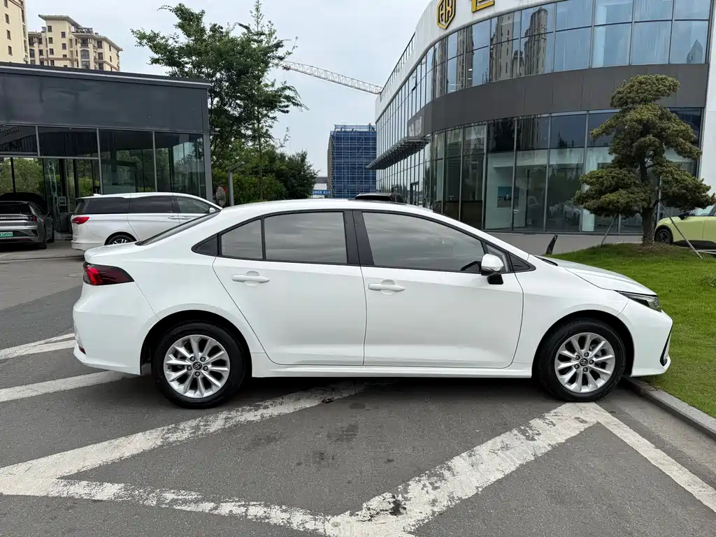 Toyota Corolla 2022 — фото 10