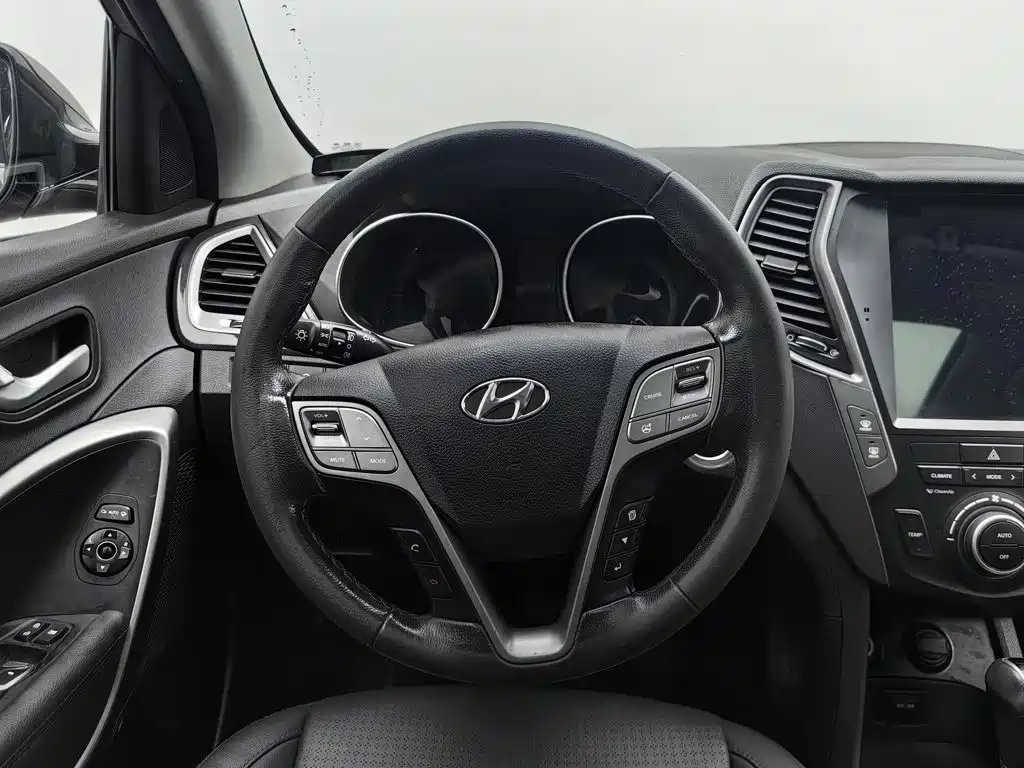 Hyundai Santa Fe 2014 — фото 11