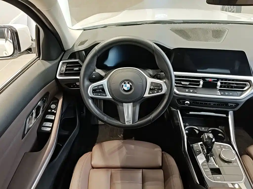 BMW 3 Series 2021 — фото 17