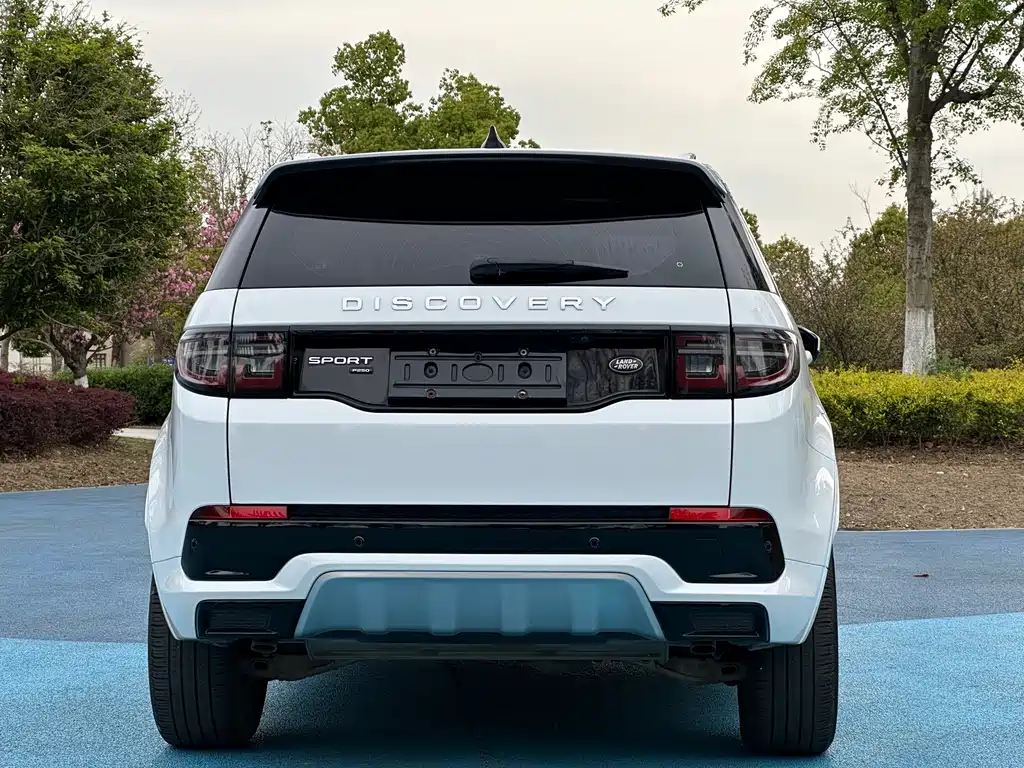 Land Rover Discovery Sport 2023 — фото 9