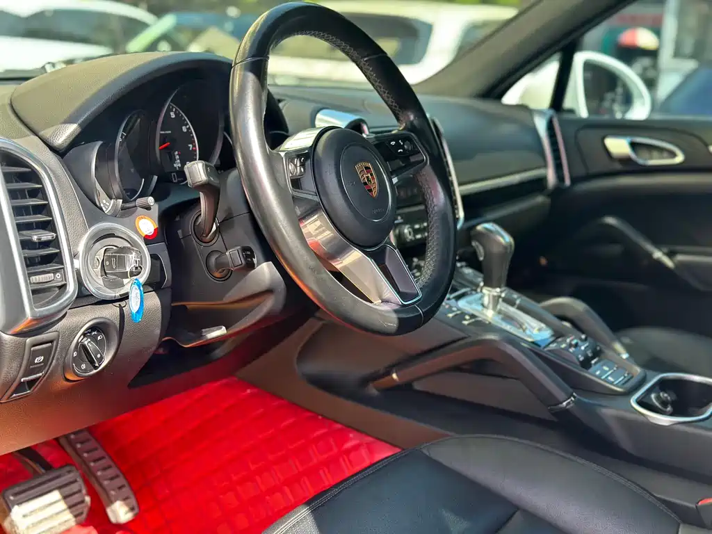 Porsche Cayenne 2017 — фото 13