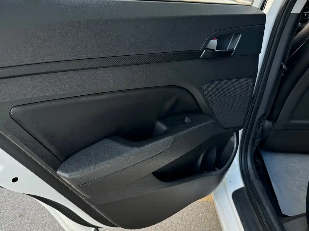 Hyundai Elantra 2018 — фото 7