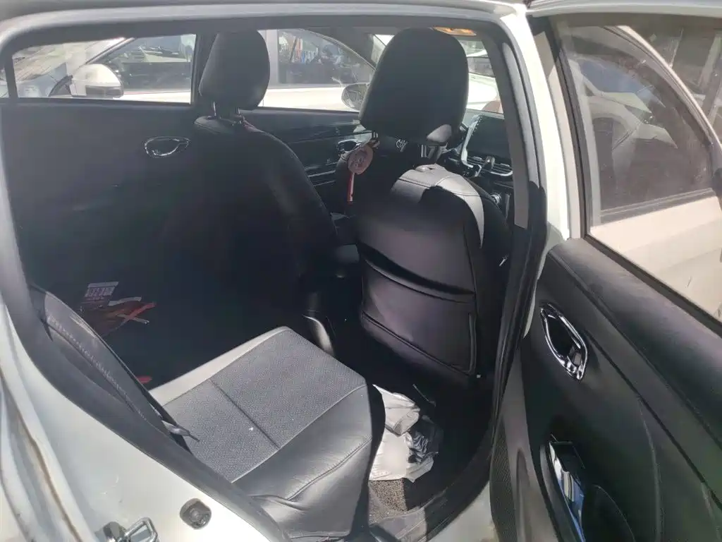 Toyota Yaris L 2019 — фото 13