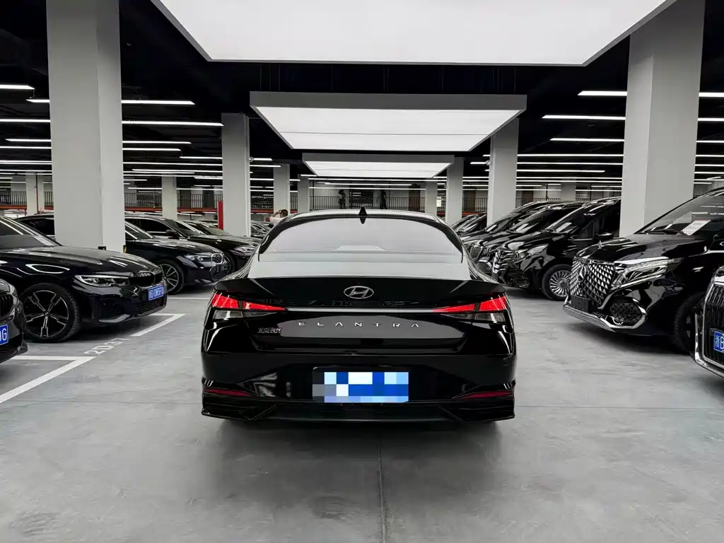 Hyundai Elantra 2023 — фото 14