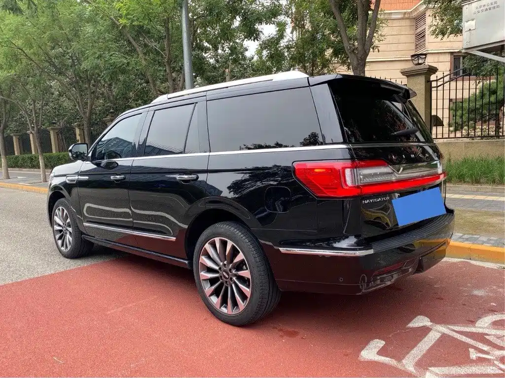 Lincoln Navigator 2019 — фото 20