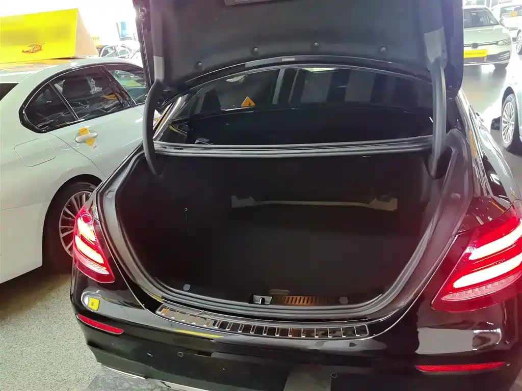 Mercedes-Benz E-Class 2017 — фото 15