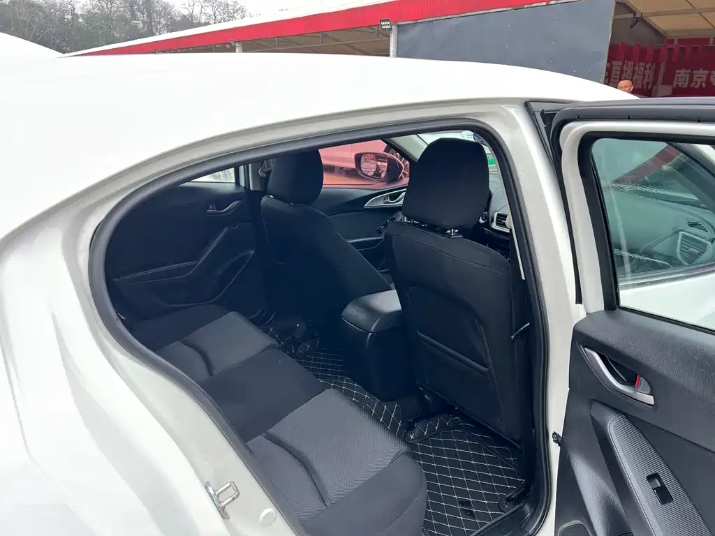 Mazda 3 Axela 2018 — фото 15