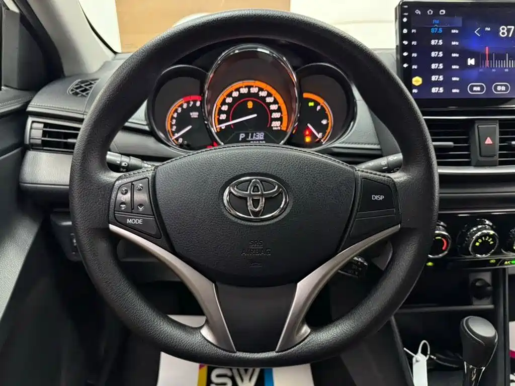 Toyota Yaris L 2022 — фото 11