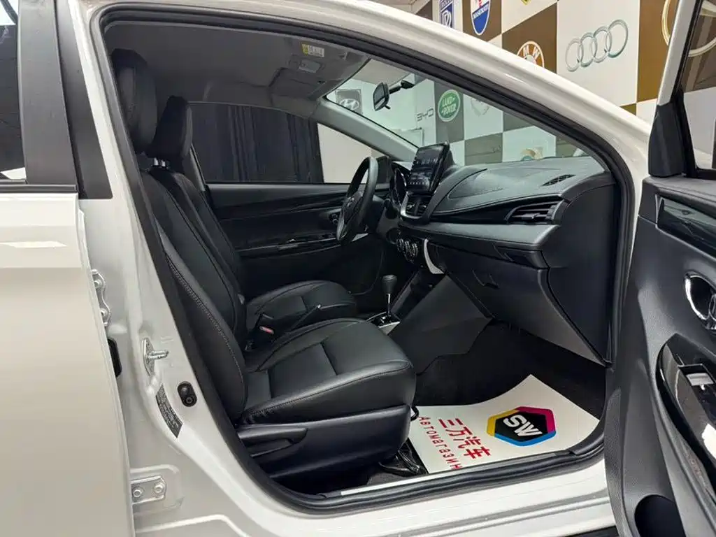 Toyota Yaris L 2022 — фото 10