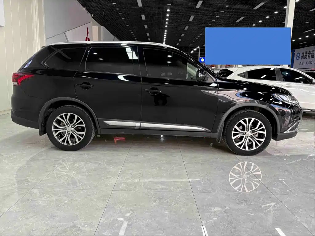 Mitsubishi Outlander 2017 — фото 8