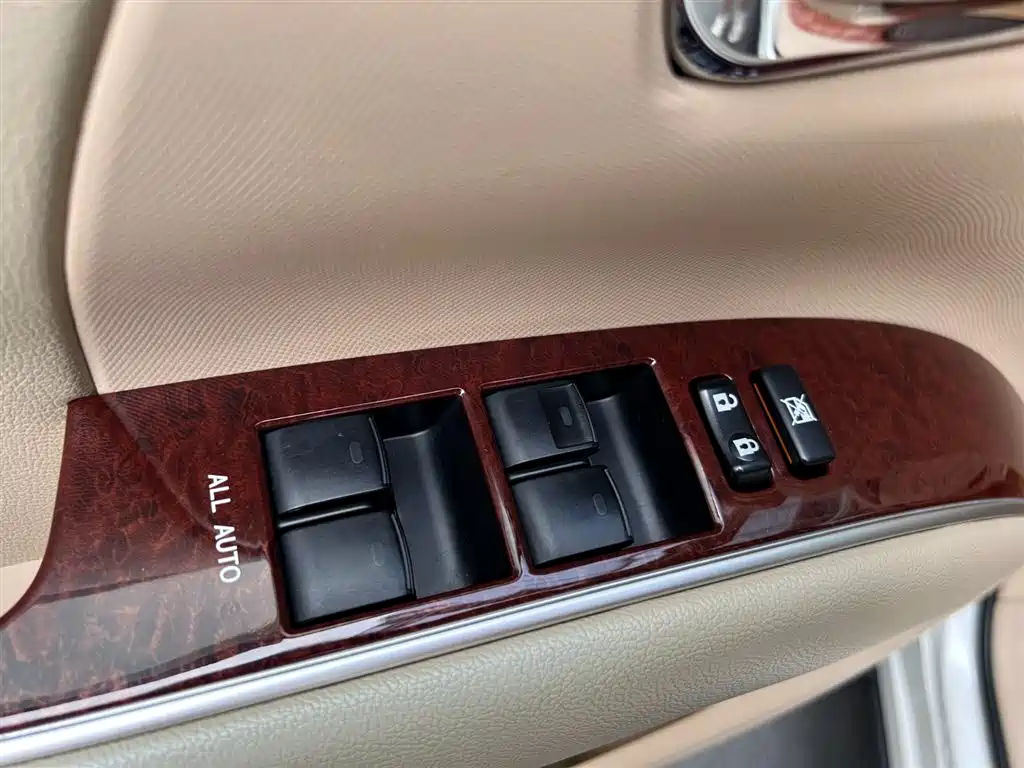Toyota Previa 2018 — фото 7