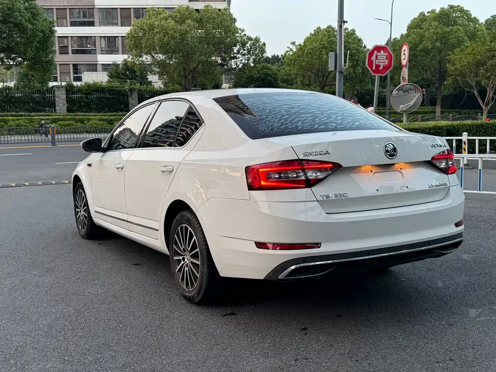 Skoda Octavia 2018 — фото 5