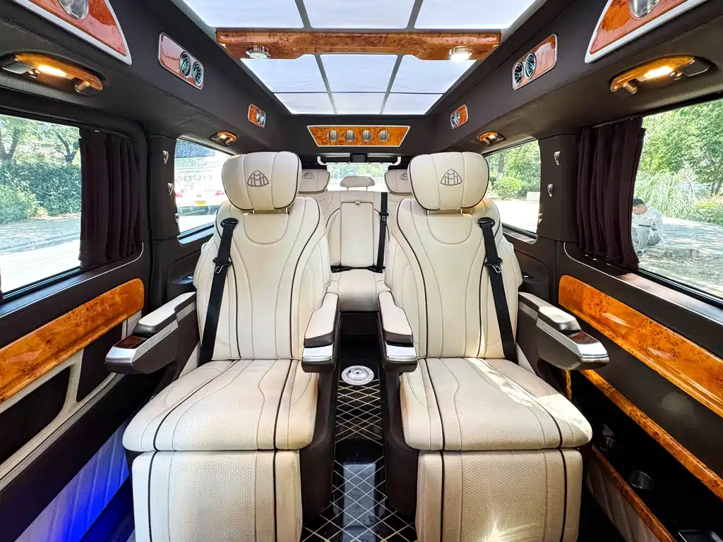 Mercedes-Benz Vito 2023 — фото 16
